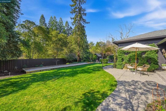 12 La Sombra Ct, Orinda, CA 94563