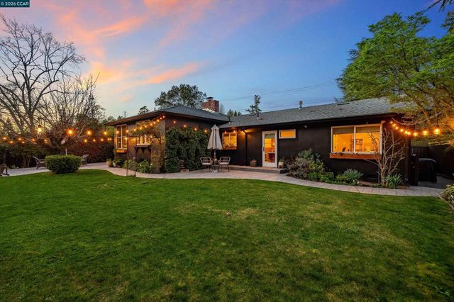 12 La Sombra Ct, Orinda, CA 94563