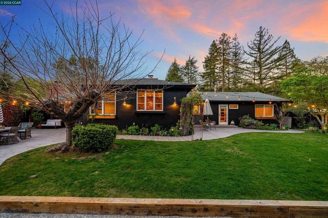 12 La Sombra Ct, Orinda, CA 94563