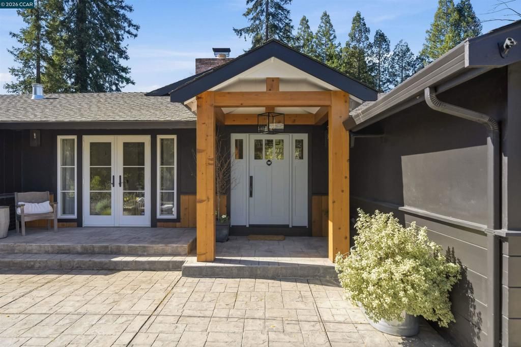 Image 11 of property listing at 12 La Sombra Ct, Orinda, CA 94563