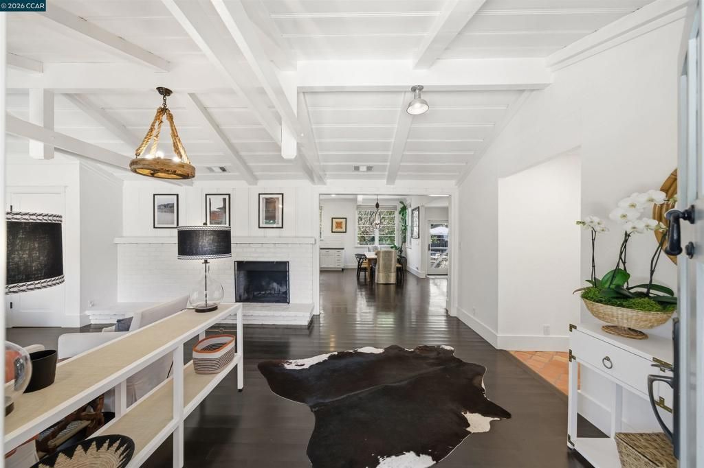 Image 12 of property listing at 12 La Sombra Ct, Orinda, CA 94563