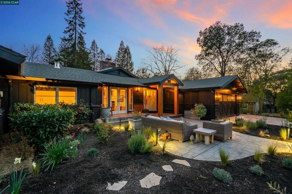 Image 2 of property listing at 12 La Sombra Ct, Orinda, CA 94563