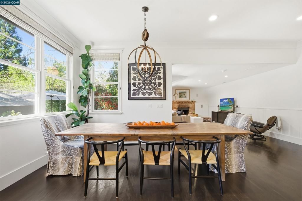 Image 25 of property listing at 12 La Sombra Ct, Orinda, CA 94563