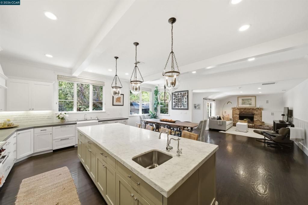 Image 27 of property listing at 12 La Sombra Ct, Orinda, CA 94563