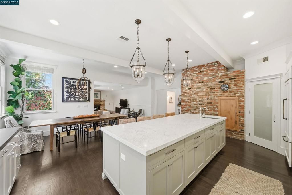 Image 32 of property listing at 12 La Sombra Ct, Orinda, CA 94563