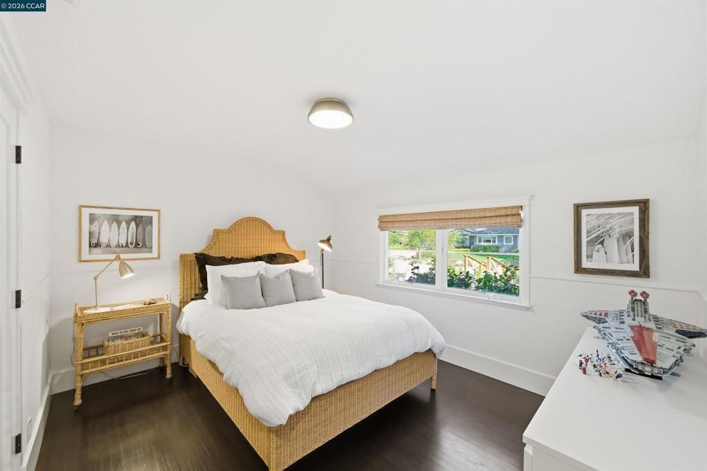 Image 35 of property listing at 12 La Sombra Ct, Orinda, CA 94563