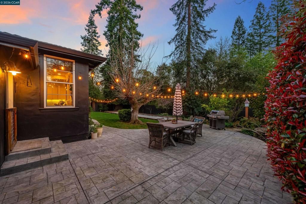 Image 4 of property listing at 12 La Sombra Ct, Orinda, CA 94563