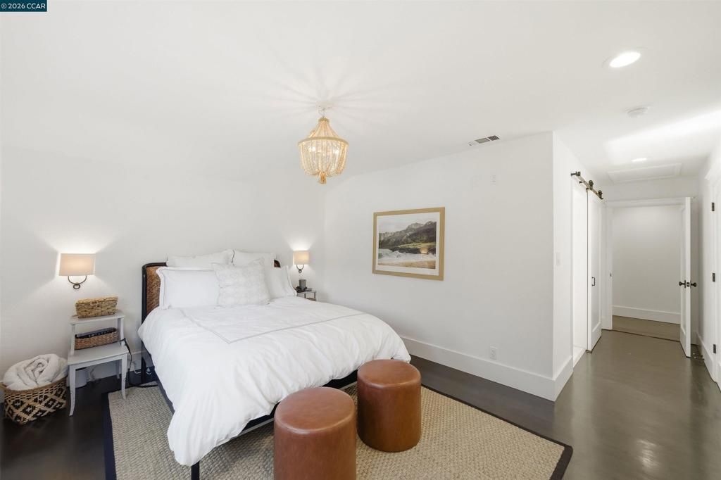 Image 41 of property listing at 12 La Sombra Ct, Orinda, CA 94563