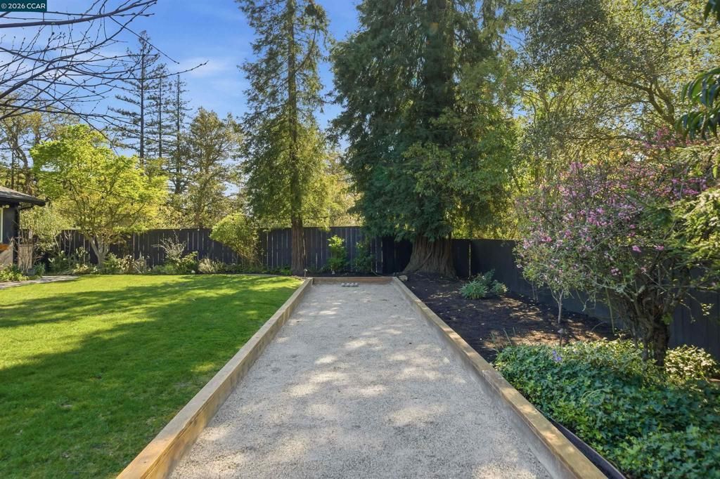 Image 48 of property listing at 12 La Sombra Ct, Orinda, CA 94563