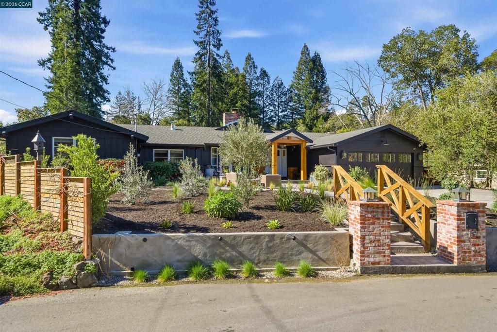 Image 51 of property listing at 12 La Sombra Ct, Orinda, CA 94563