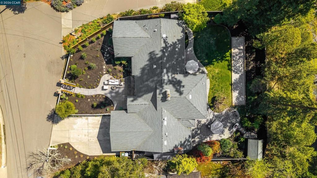 Image 52 of property listing at 12 La Sombra Ct, Orinda, CA 94563