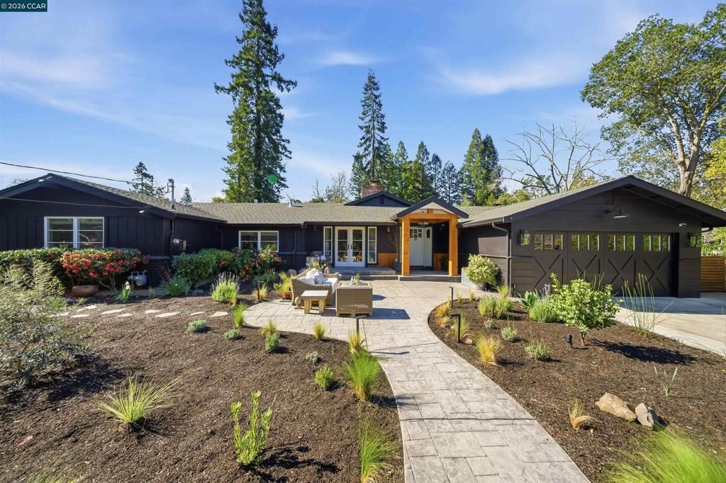 Image 8 of property listing at 12 La Sombra Ct, Orinda, CA 94563