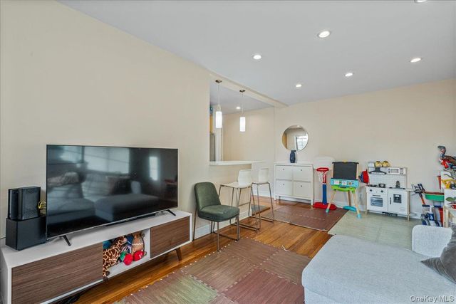 30-47 Hobart Street 3M, Woodside, NY 11377