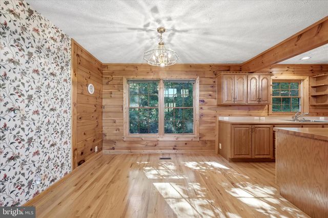 42 FOXRIDGE LN, Front Royal, VA 22630