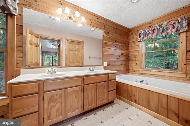 42 FOXRIDGE LN, Front Royal, VA 22630