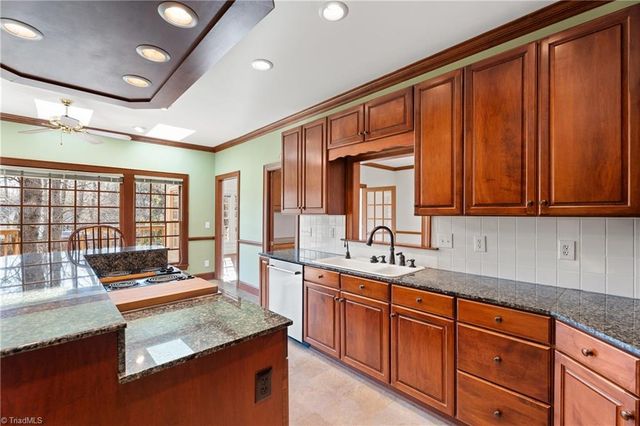 2800 Fieldwood Court, Winston-salem, NC 27106