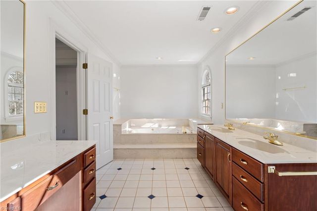 2800 Fieldwood Court, Winston-salem, NC 27106