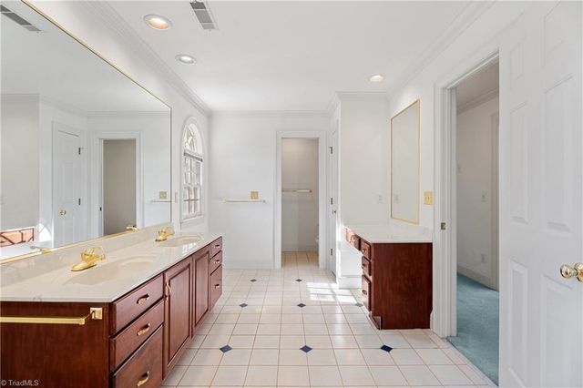 2800 Fieldwood Court, Winston-salem, NC 27106