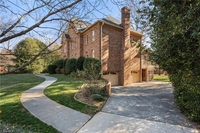 2800 Fieldwood Court, Winston-salem, NC 27106