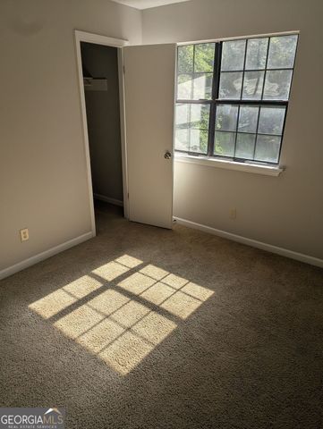 945 Hemingway Road, Stone Mountain, GA 30088