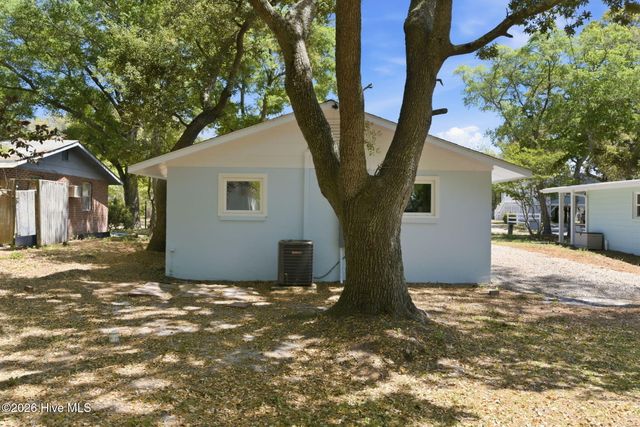 103 SE 76th Street, Oak Island, NC 28465
