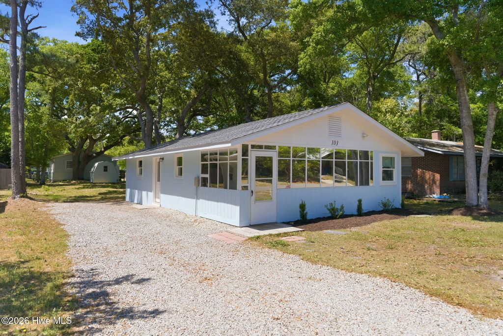 103 SE 76th Street, Oak Island, NC 28465