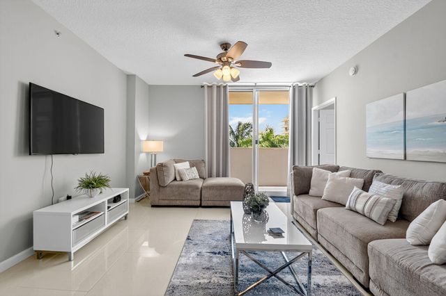 625 Casa Loma Boulevard 306, Boynton Beach, FL 33435