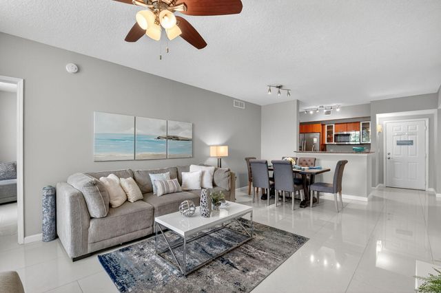 625 Casa Loma Boulevard 306, Boynton Beach, FL 33435