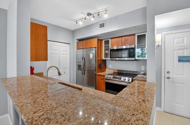 625 Casa Loma Boulevard 306, Boynton Beach, FL 33435