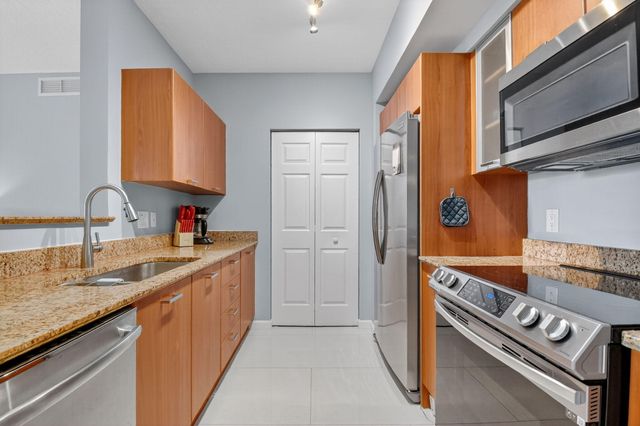 625 Casa Loma Boulevard 306, Boynton Beach, FL 33435