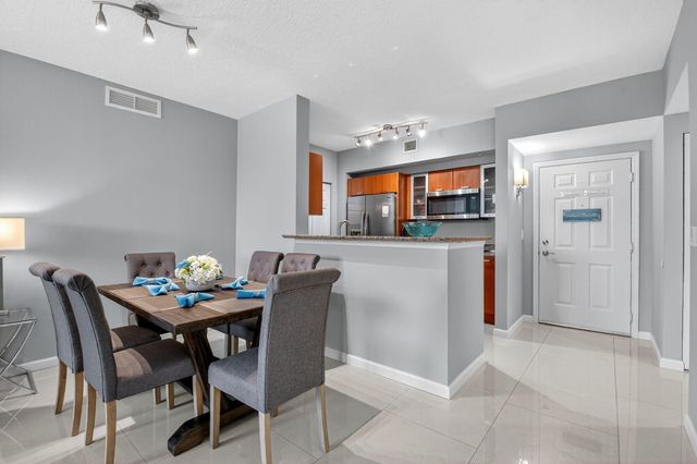 625 Casa Loma Boulevard 306, Boynton Beach, FL 33435