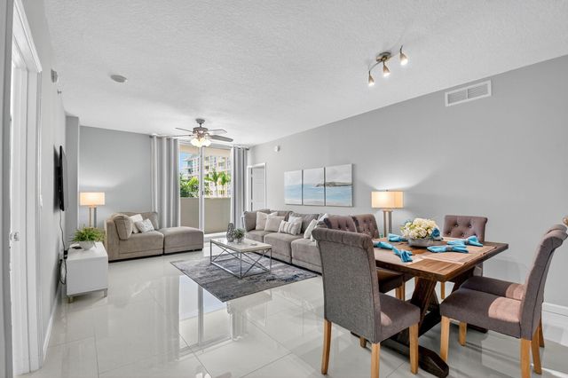 625 Casa Loma Boulevard 306, Boynton Beach, FL 33435