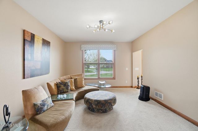 8450 Snapdragon Lane, Monclova, OH 43542