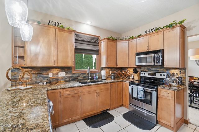 8450 Snapdragon Lane, Monclova, OH 43542