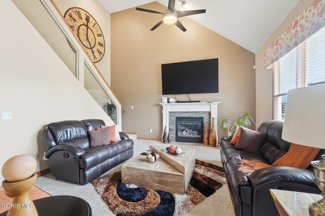 8450 Snapdragon Lane, Monclova, OH 43542