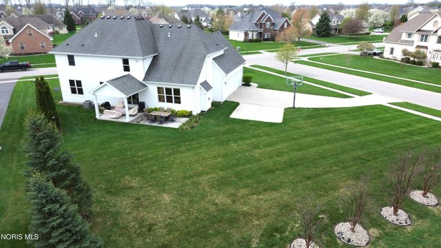 8450 Snapdragon Lane, Monclova, OH 43542