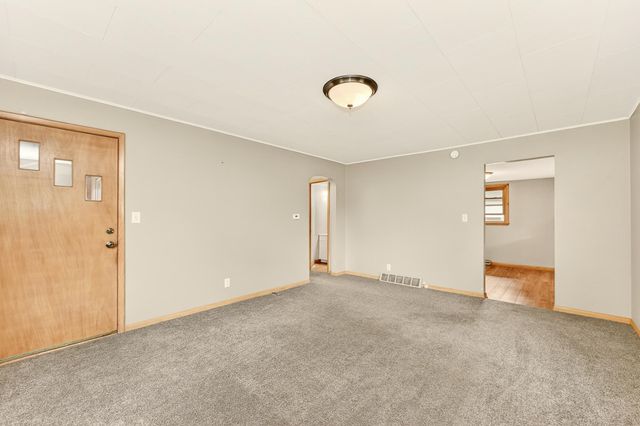 32 10th Street NW, Rochester, MN 55901