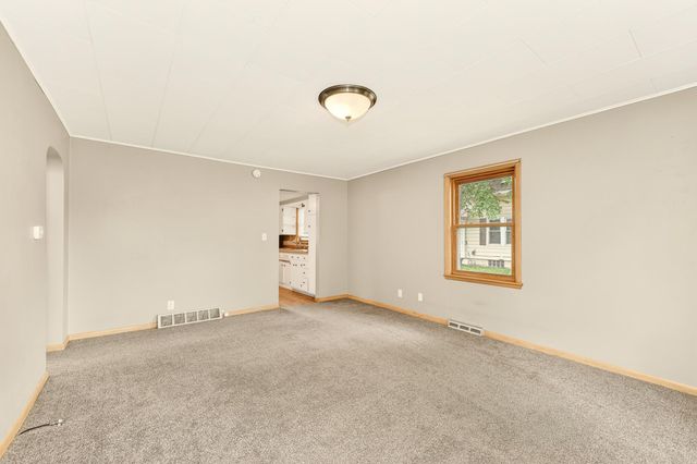 32 10th Street NW, Rochester, MN 55901