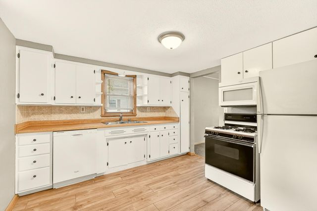 32 10th Street NW, Rochester, MN 55901