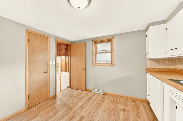 32 10th Street NW, Rochester, MN 55901
