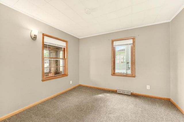 32 10th Street NW, Rochester, MN 55901