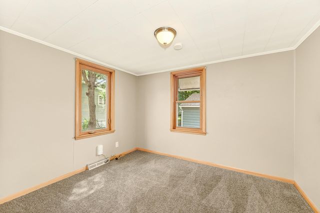 32 10th Street NW, Rochester, MN 55901