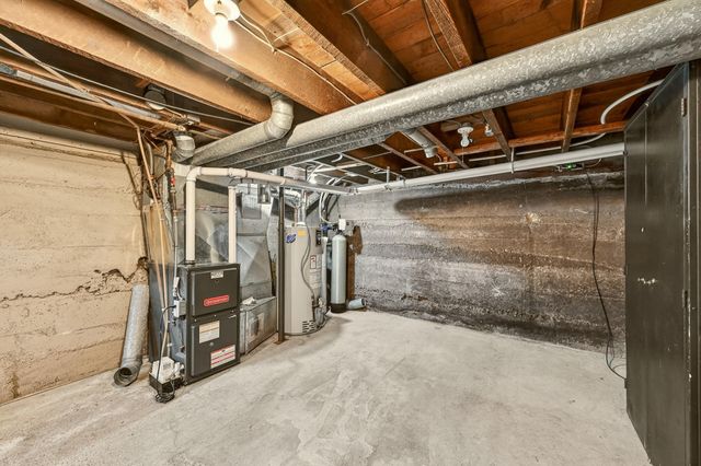 32 10th Street NW, Rochester, MN 55901