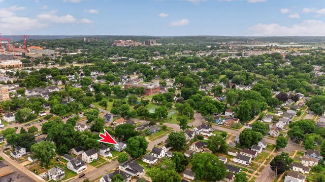 32 10th Street NW, Rochester, MN 55901