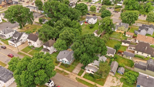 32 10th Street NW, Rochester, MN 55901