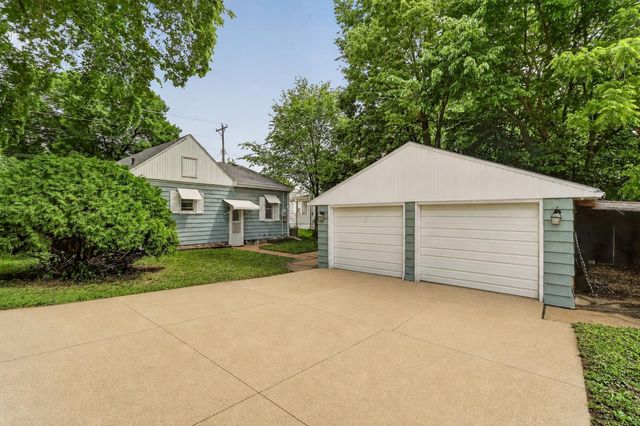 32 10th Street NW, Rochester, MN 55901