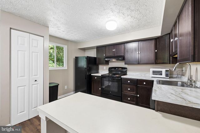 3610 WHARF LN, Triangle, VA 22172