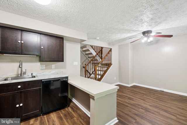 3610 WHARF LN, Triangle, VA 22172