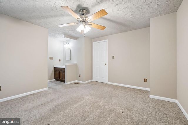 3610 WHARF LN, Triangle, VA 22172