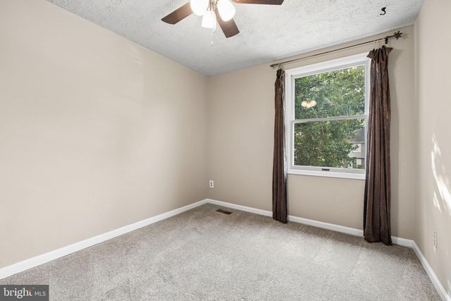 3610 WHARF LN, Triangle, VA 22172
